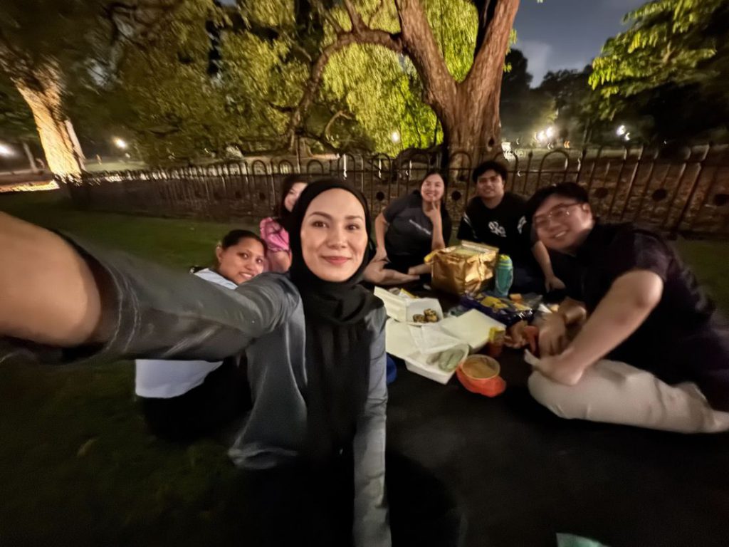 Picnic-Chill-at-Botanic-Gardens-